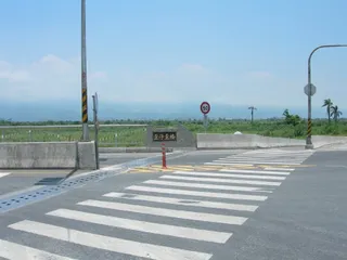 跨越羅東溪的歪仔歪橋